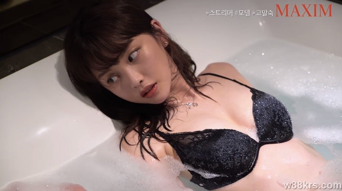 hot-streamer-고말숙-은-목욕에서-그녀의-뜨거운-가슴을-보여 (2)